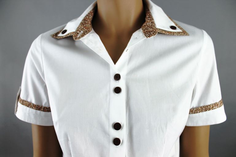 Рубашка с коротким рукавом, двойными пуговицами и принтом об истории рецепта гоголя-моголя